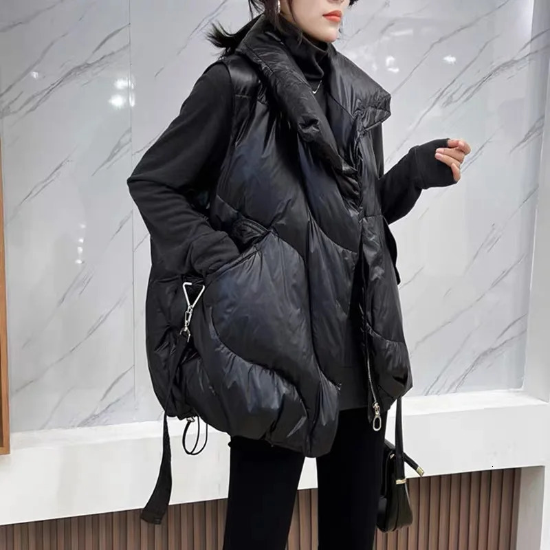Womens loose solid sleeveless jacket womens black and white warm vest autumn lightweight vest winter 241113