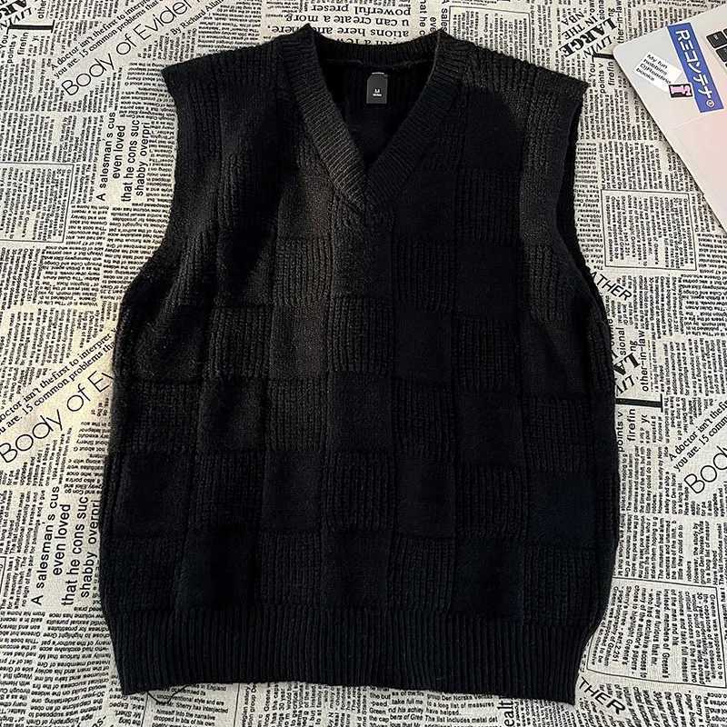 Fashionable casual mens knitted sweater vest with simple shoulder design V-neck sweater jacquard plain weave cotton soft yarn W241113