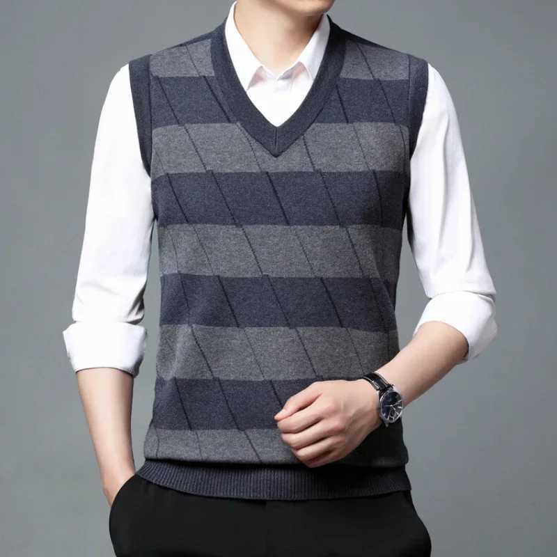 2024 new mens high-end autumn and winter V-neck sleeveless striped vest classic business mens knitted vest sweater W241113