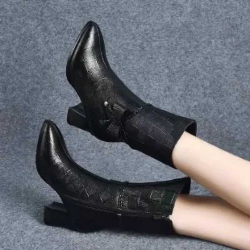 High Quality 20 mid size boots suitable for autumn and winter children new thick heel arch knot side zipper Pointed Fi boots T241113