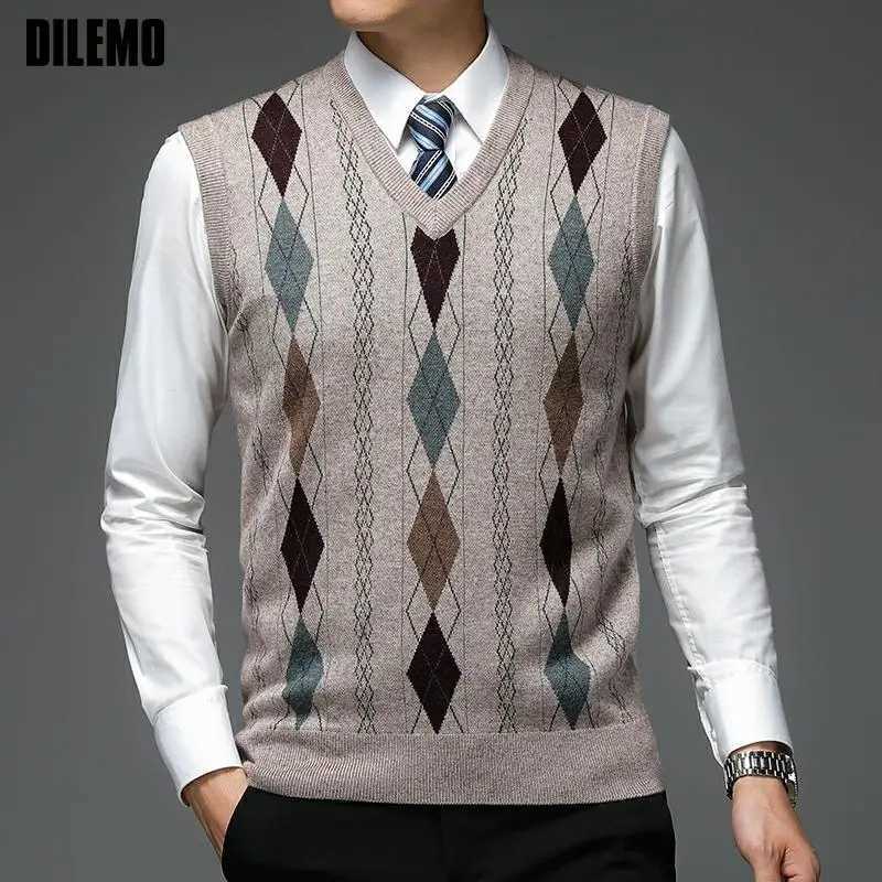 New Autumn Fashion Brand Argyle Pullover Sweater V-neck Knitted Tank Top Mens Diamond Trend 6% Wool Sleeveless Casual Mens Wear W241113