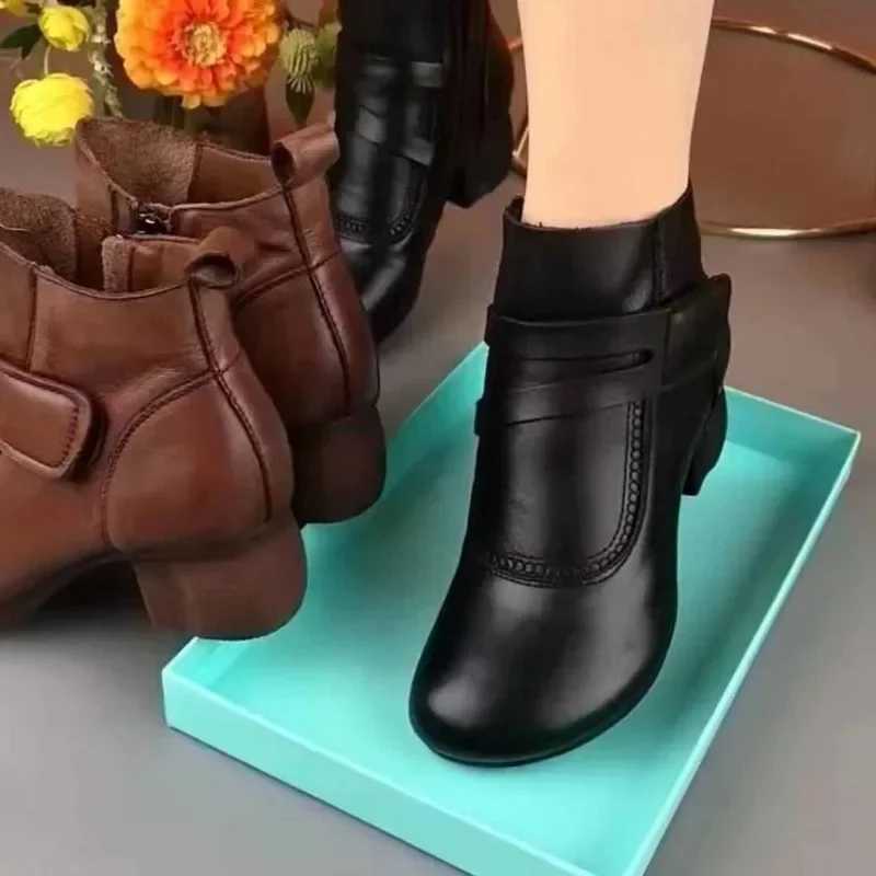 Bottes chaudes de haute qualité automne / hiver Nouveau style britannique Fi Couleur solide talons hauts zipper bottines rondes botas mujer t2411
