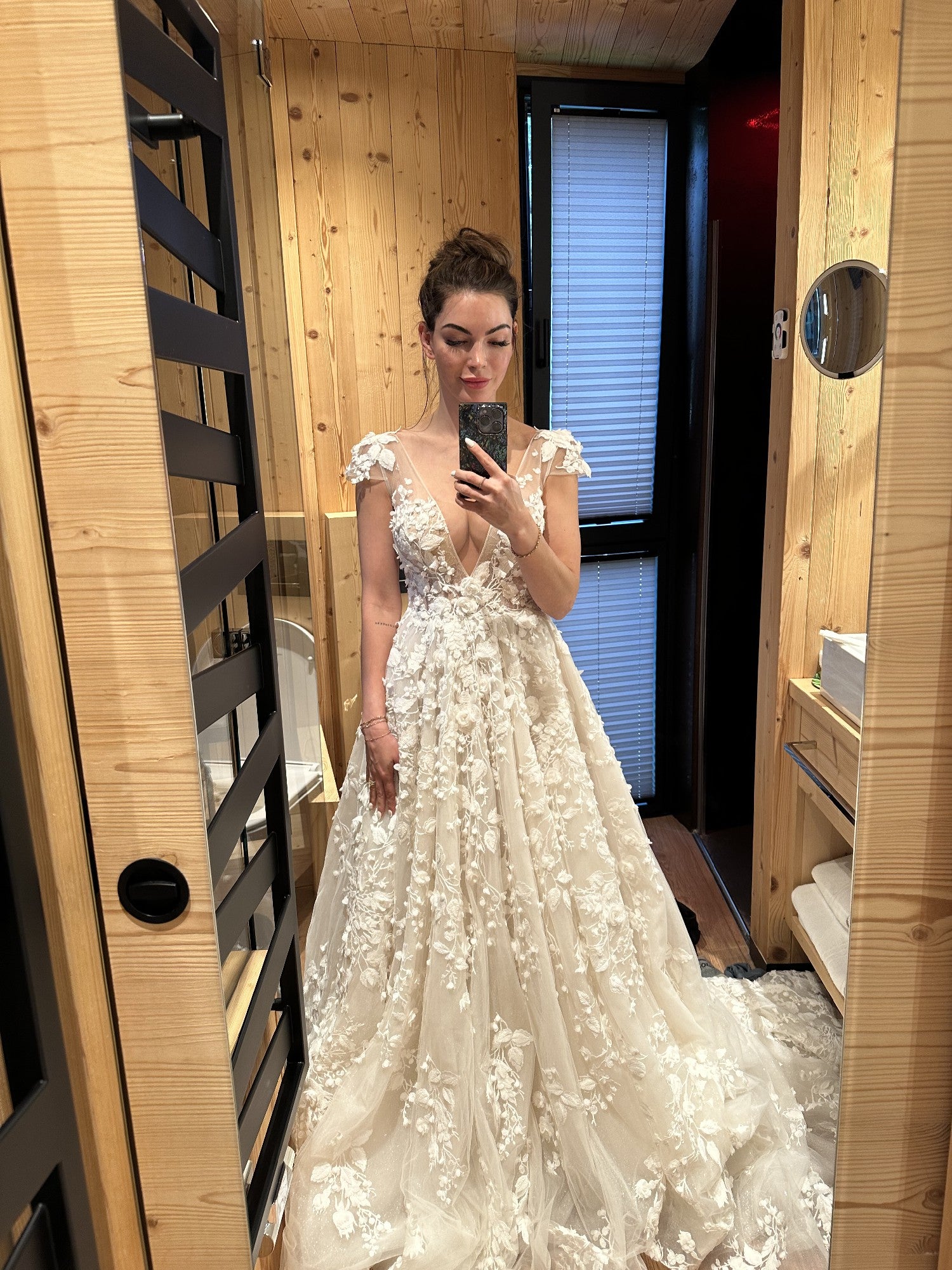 Hors de l'épaule Robes de mariée en satin de cou haut en satin vers le haut Perles Perles longues Robes de mariée Robe de Mariee Made personnalis