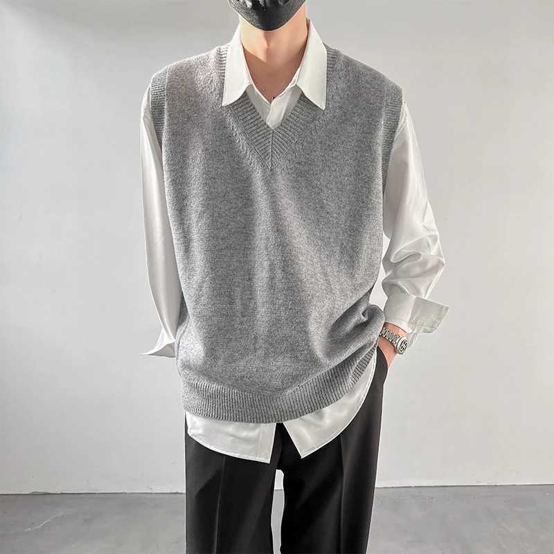 Spring mens luxury knitted vest sweater retro V-neck sleeveless loose fashion retro solid color casual knitted W241113