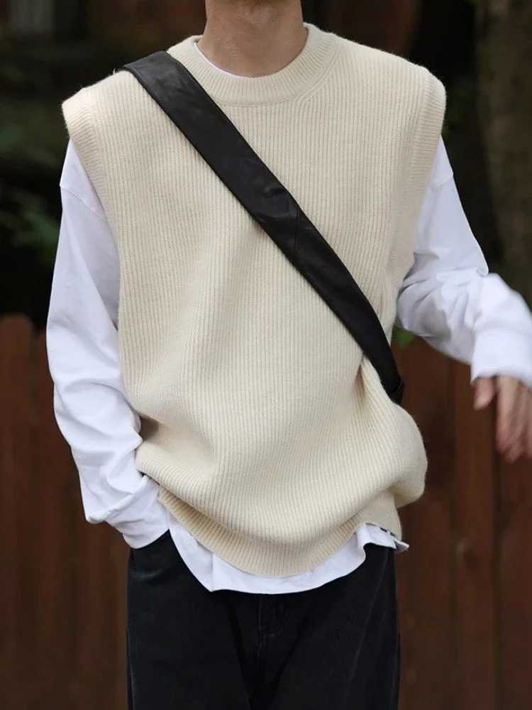 Knitted sweater mens sleeveless solid color mens clothing waist vest Crewneck black round neck solid color Korea 2024 autumn/winter W241113