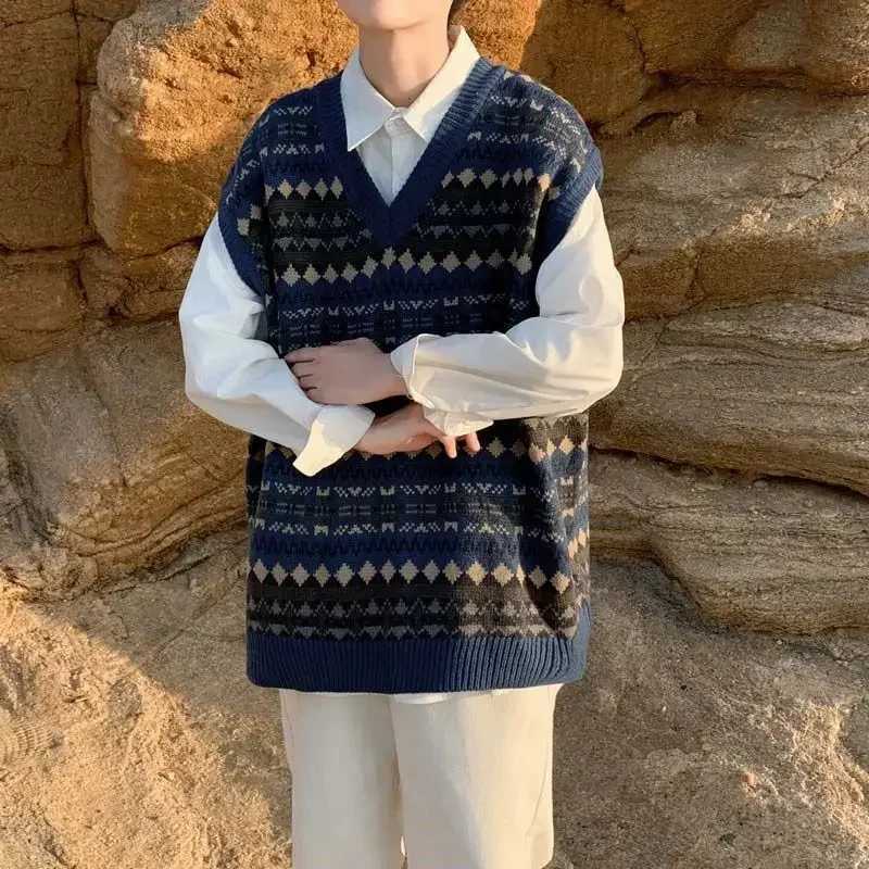 Knitted sweater for men Japanese retro mens clothing vest graphic blue sleeveless plain winter 2024 trend mode bag thickness W241113