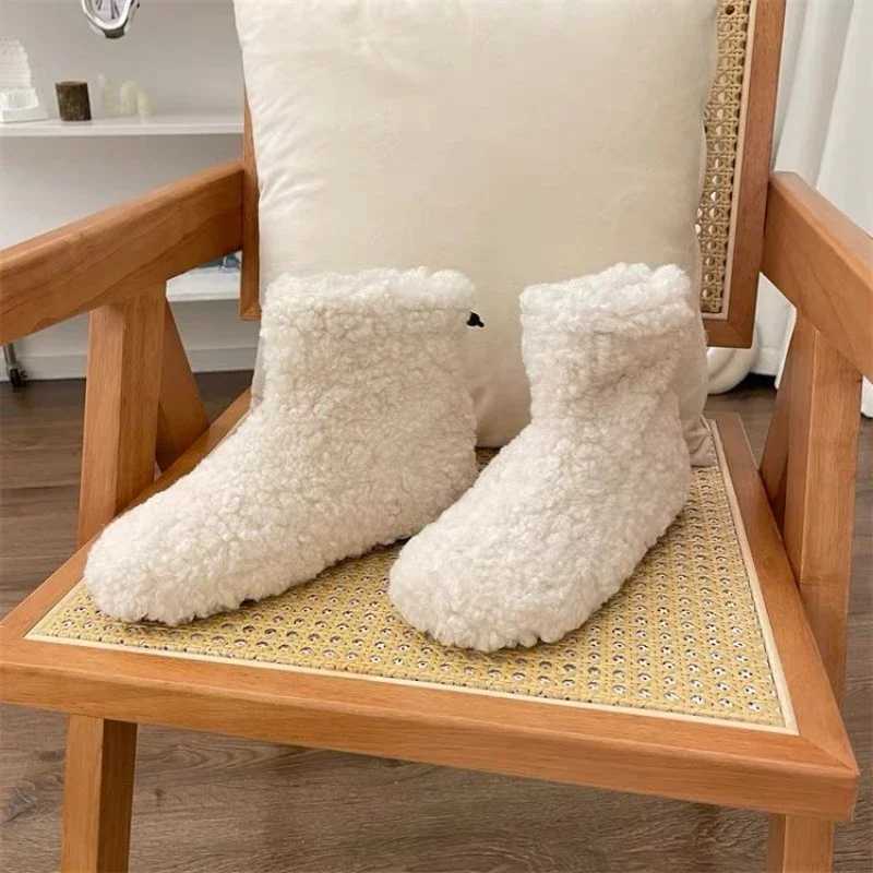 Bottes molles de haute qualité pour les bottines chaudes de l'hiver utilisées pour les chaussures de sport extérieur chaudes et lisses non glissa
