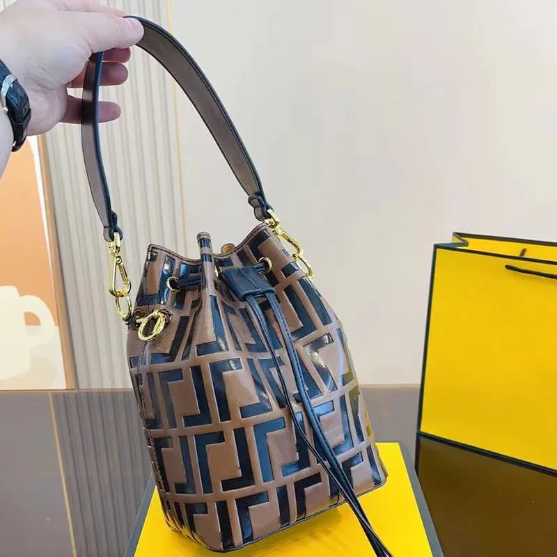 10A Sacs de créateurs de luxe pour femmes Sac flammé Joint en bambou 2024 Nouveaux sacs à main haut de gamme pour femmes Bandoulière Épaule amovi
