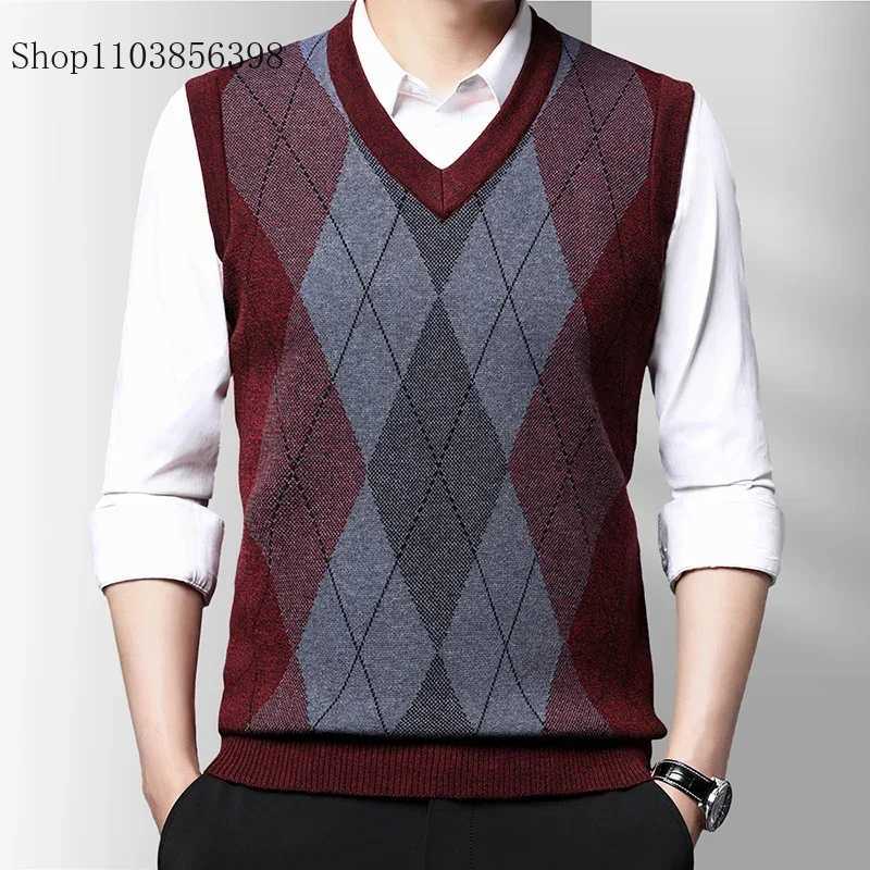 Mens thick casual sweater vest autumn and winter warm mens vest business intelligent knitted mens vest W241113