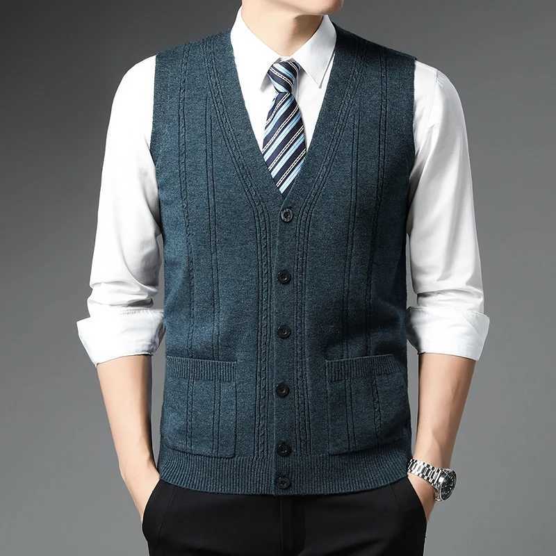 Autumn and winter mens cardigan without plush fashion casual knitted sweater warm V-neck vest W241113