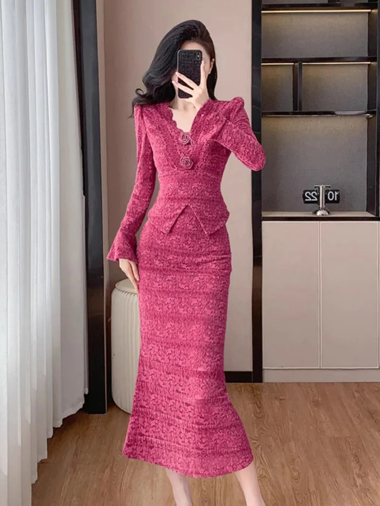 Fashionable and exquisite womens autumn and winter elegant V-neck ruffled sleeves paired with two-piece set technology 241112