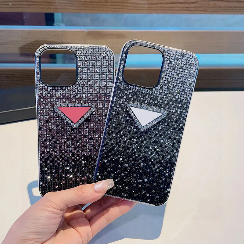 Bling Glitter Phone Cases Pour iPhone 15 16 14 Pro Max Case Créateur De Mode Strass Diamant Femmes Couverture Arrière i 13 Promax 12 11 Triangle