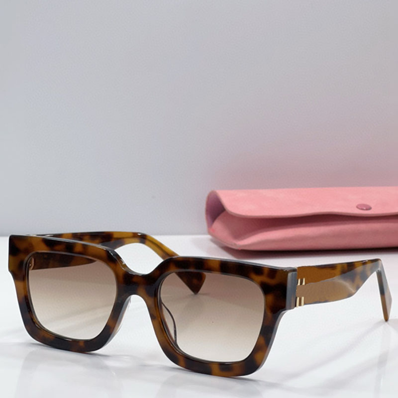 Designer Sunglasses For Women Men Classic Black Frame Gradient Retro Rectangle SM U117YS Mirror Legs With Letters UV400 Driving Travel Eyeglass