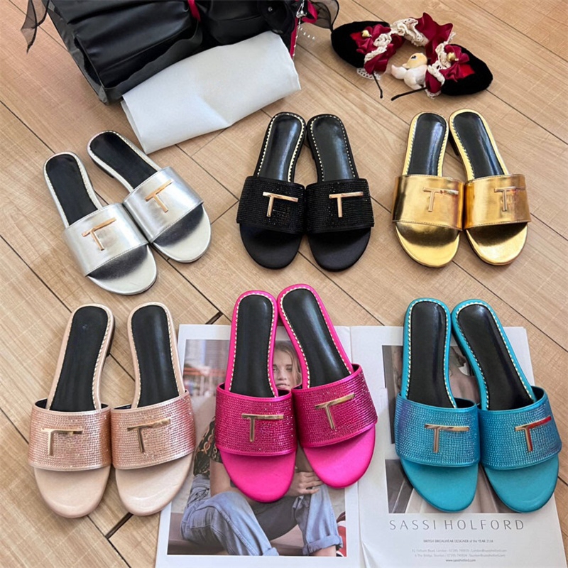 Slippers pour femmes mode plage gras de fond en cuir en cuir un mot lettre pantoufle scandale sandales d'été chaussures plates fashion metal lett