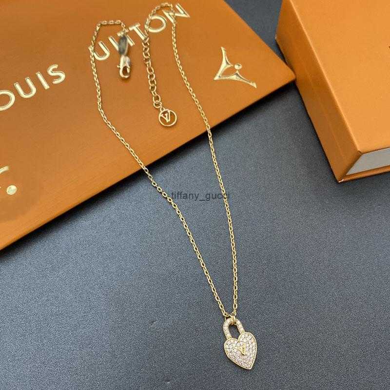 Collier de créateur Chaîne de tour de cou cristal cristal Gold plaqué cuivre en cuivre L pendentifs Colliers Déclaration des femmes bijoux de mar