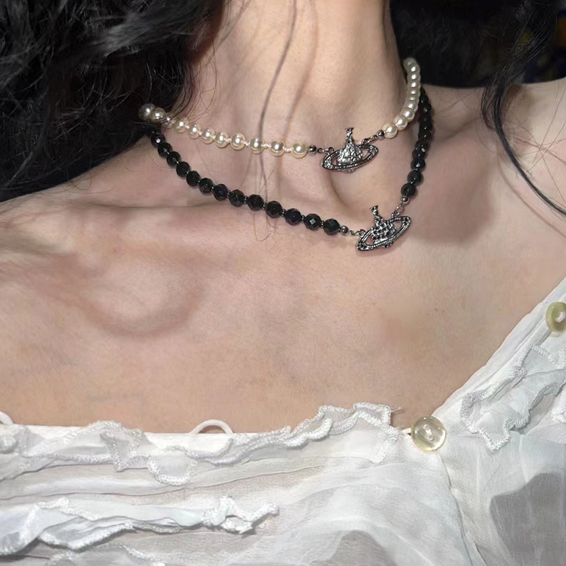 Collier de diamant en diamant complet en cristal noir Saturne.