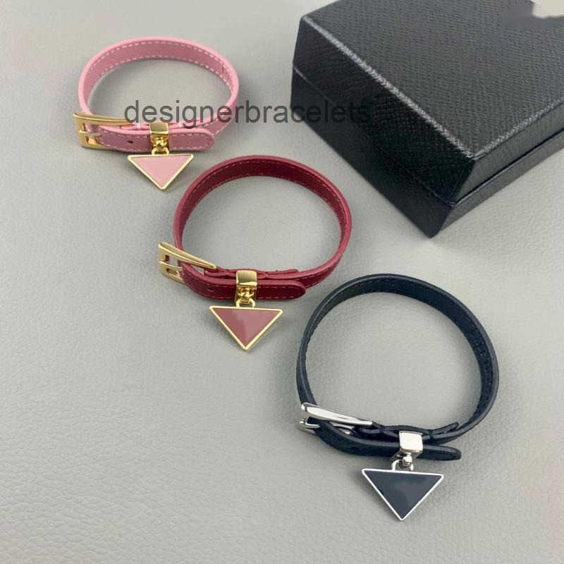 Designer Jewelrys Bangle 2022 Vintage Steam Punk Hip-Hop Design Black Leather Bracelet Small Dog Collars Size 17 18 19cm Triangle Brand
