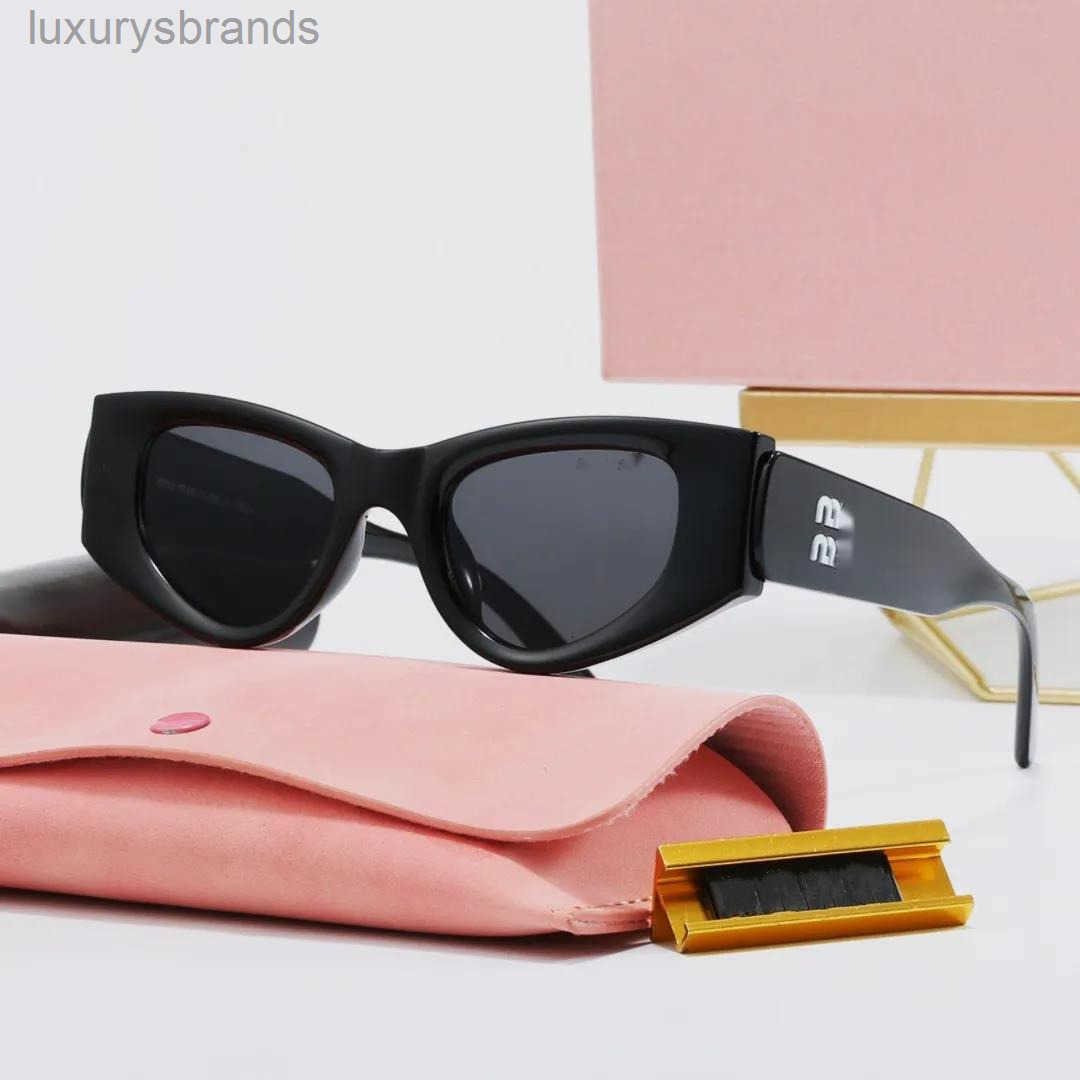 Lunettes de soleil designer Eye Cat ovale pour les femmes et les verres de soleil pour hommes Summer Party Beach Protection UV400 LOGGLES TRAVAIL