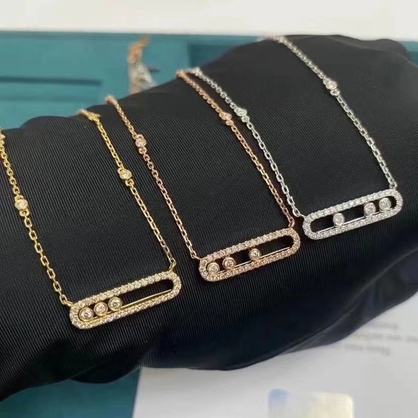 Pendant Necklaces Designer Jewelry High Version Three Diamond Sliding Necklace Gold Necklace Fashionable Designer Jewelry Personalized Hollow Dynami