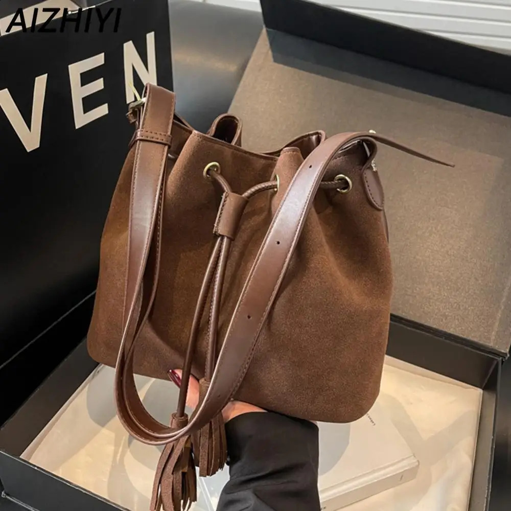 Evening Bags Suede Bucket Bag Women Drawstring Shoulder Bag Autumn Winter Retro Tassel Handbag Purse Vintage Womens Bag Casual Bags 241118