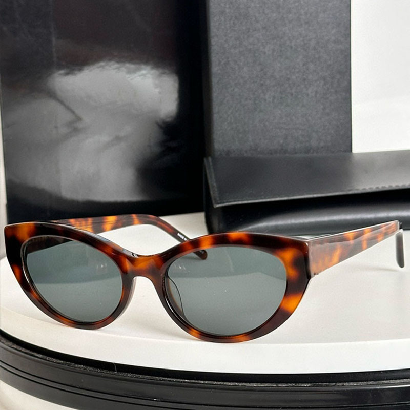 New Fashion Compact Sunglasses Womens Luxurious Cat Eye Glasses High Quality Popular Colors S LM115 Summer Beach Party Protection Sunshade Glasse