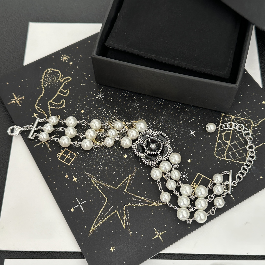 Charm Bracelets 14K Gold Bangle Classic Letter Crystal Black Flower Pearl Pendant Womens Fashion Gifts Jewelry Accessories