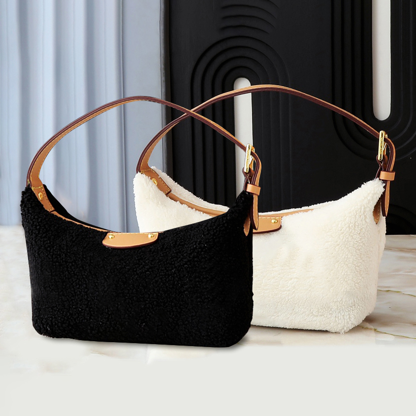 Designer Fuzzy Teddy bag Mini pochette Luxury handbags for women Wristlet bags Evening Bags Fuzzy Clutch Bags Small makeup pouch Hobos Designer wint