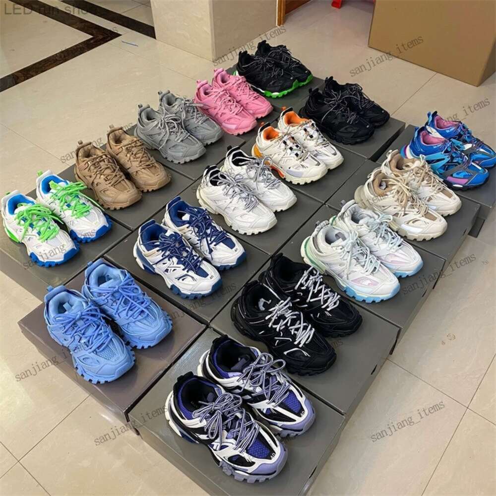 Designer LED Shoes Tess Track 3 Casual Sneakers Womens Mens Triple S 3.0 Platform Dad Shoe Paris Chunky Runners Black White Green Pink Blue Grey-image-952396905