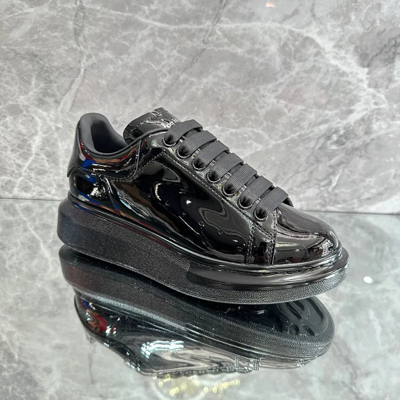 2024 Nouvelles chaussures de créateur de baskets marque Sneakers en cuir de la marque Fashion Designer Femmes Femmes Men Trainers 35-45