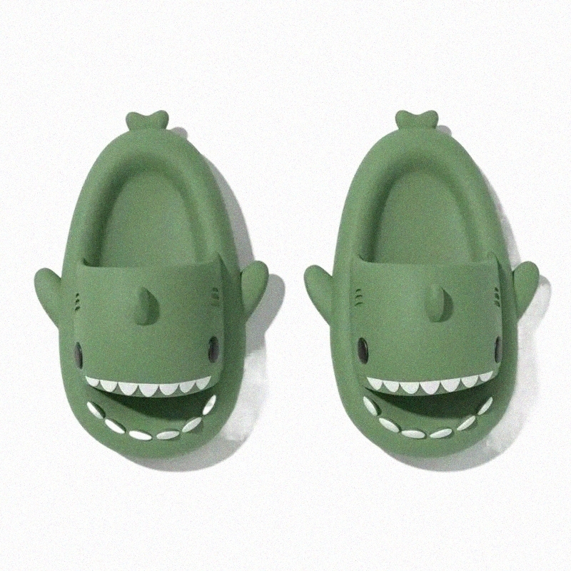 2024 Sandales de la mode HOTSALE Slip sur la plage décontractée Chaussures imperméables Men Hospital de soins infirmiers classiques Pantoufles Wo