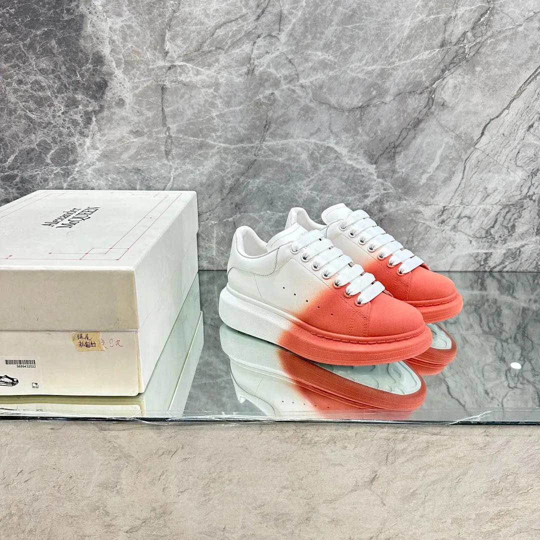 2024 Nouvelles chaussures de créateurs de baskets de marque Sneakers en cuir Designer Fashion Womens Mens Trainers 35-45