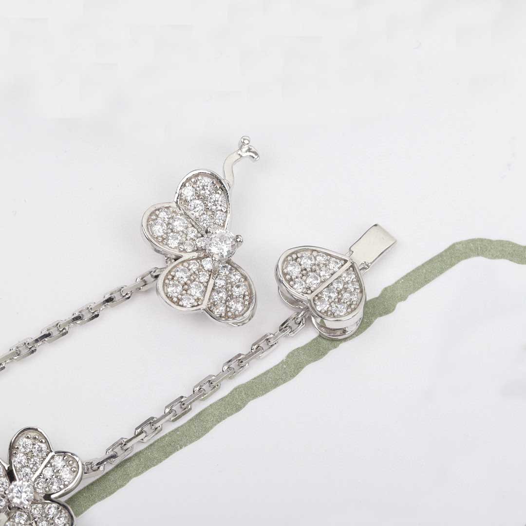 Luxury quality charm bracelet with diamond and flower shape in silver color have stamp box PS3496B