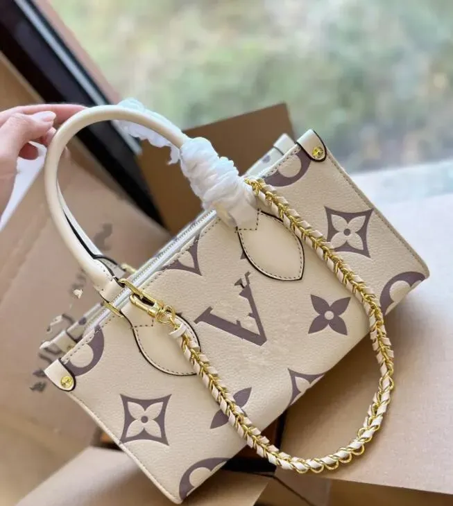 2024 PETIT PALAIS Designers shoulder with lock Genuine leather Fashion Luxurys GRAND PALAIS Embossing flower pochette Women Handbag Messenger Bag-image-970853621