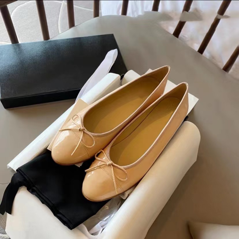 Designer Sandals Paris Luxury Brand Designer Ballet Ballet Flats Chaussures Femmes matelassé en cuir authentique Slip sur ballerine Toe Round Dam