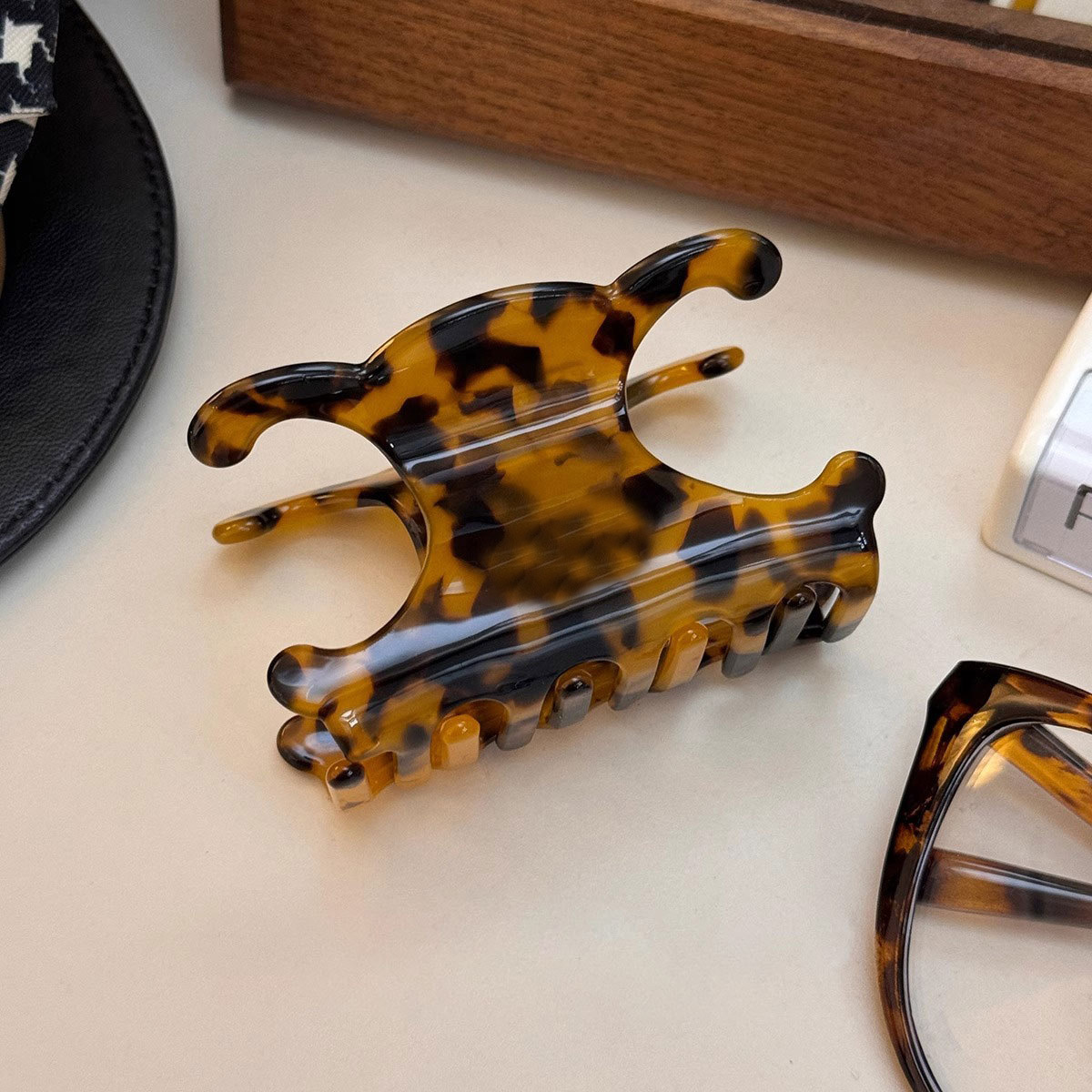 Exquisite French Arc De Triomphe Hair Claw Womens New Leopard Pattern Acetate Shark Hair Clip Autumn Winter Fashion Gift Hair Accessories-image-1035515385