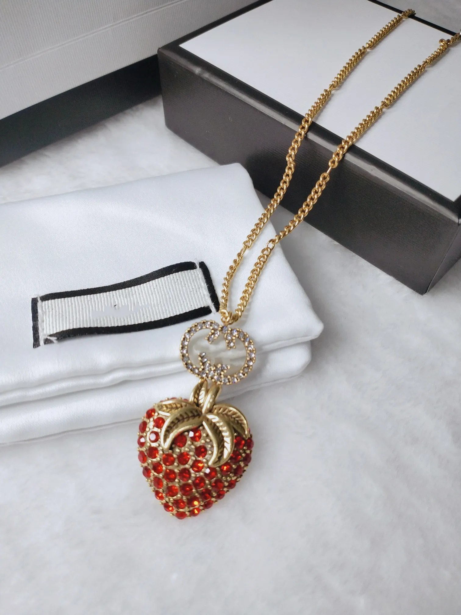 Necklace Charm Necklace Elegant and Fashionable 18K Gold Agate Shell Chain Mother Girl Couple Holiday Birthday Party Gift Chain-image-971055028