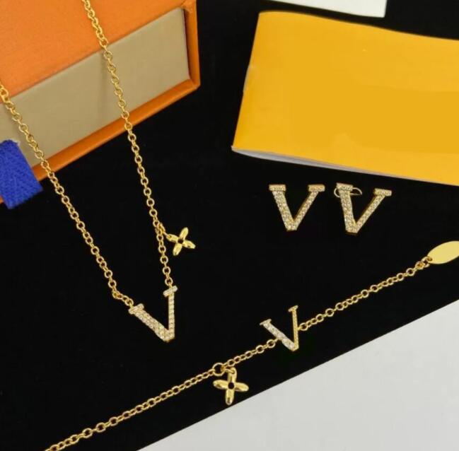 Jewelry Pendant Necklaces Silver Necklace Luxury Designers Letters Geometric Women Round Crystal Rhinestone Gold Letters with Gift Box Multi Styl-image-987769568