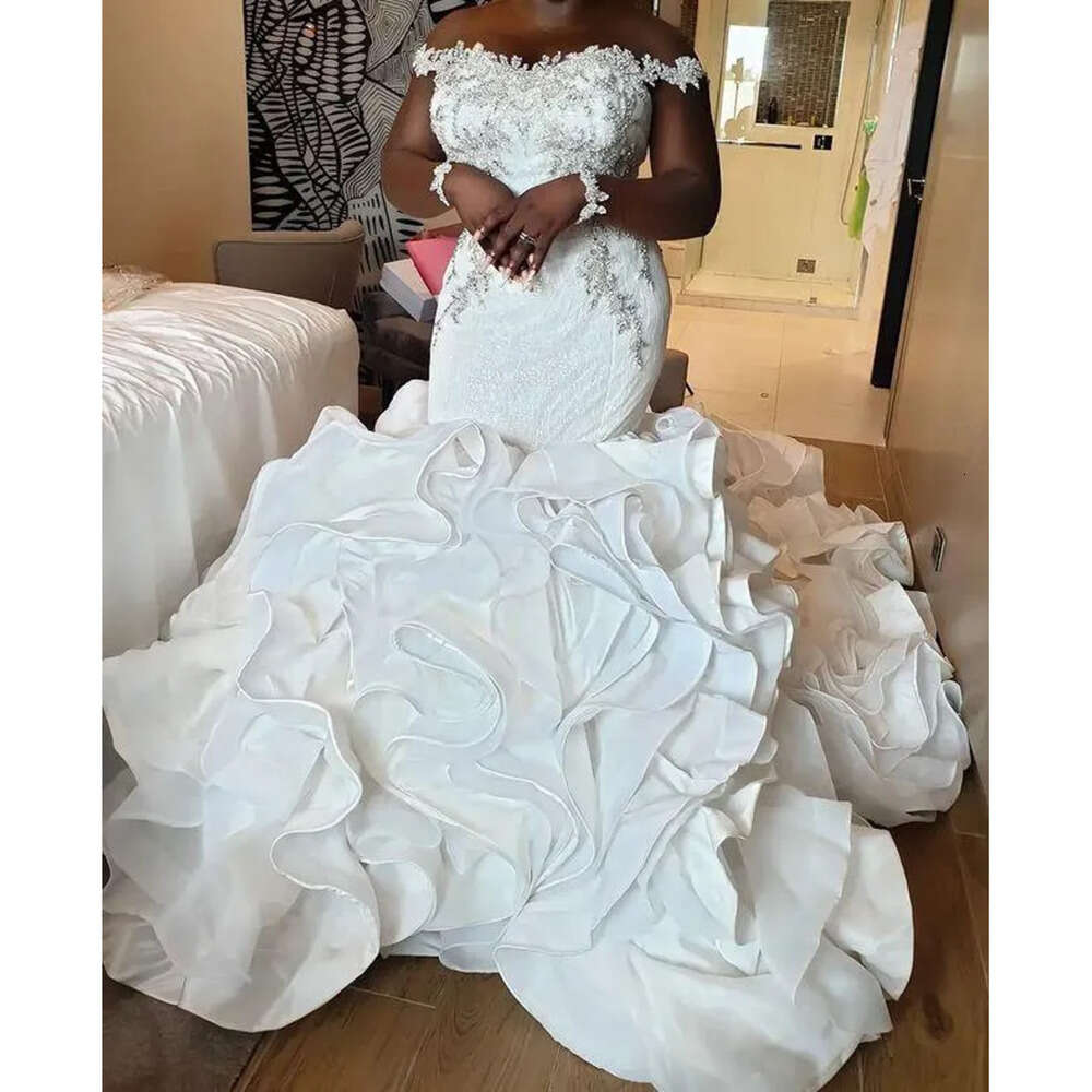 African Modern Lace Mermaid Dresses Appliques Crystal Beads Plus Size Long Sleeves Country Garden Ruffles Tired Chapel Train Bride Robes Wedding Gow