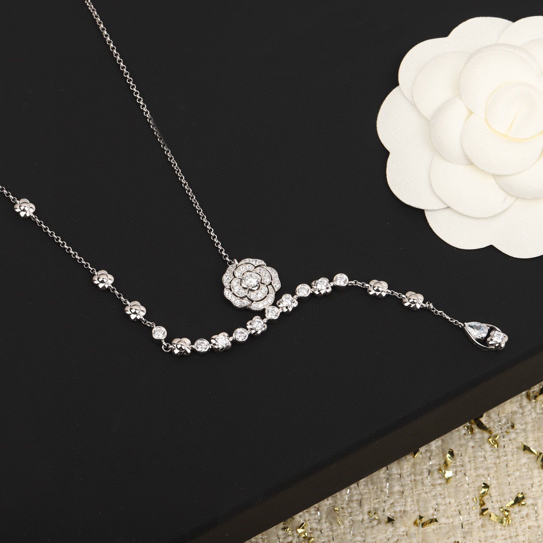 Luxury quality r charm pendant necklace flower shape and diamond in silver color have stamp box PS3918A