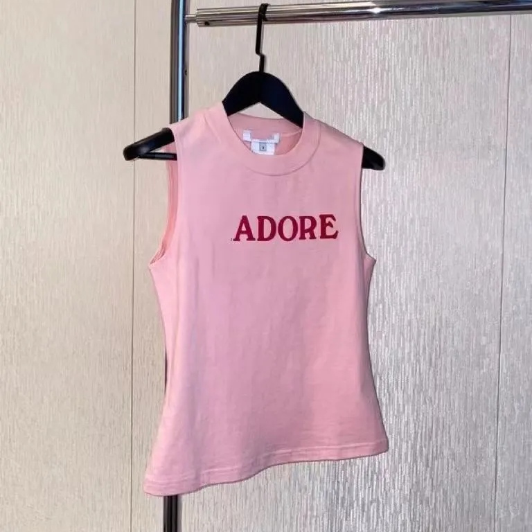 Summer European and American womens sleeveless T-shirt vest pure cotton round neck top slim fit fashionable and fashionable high-end knitted sweater 