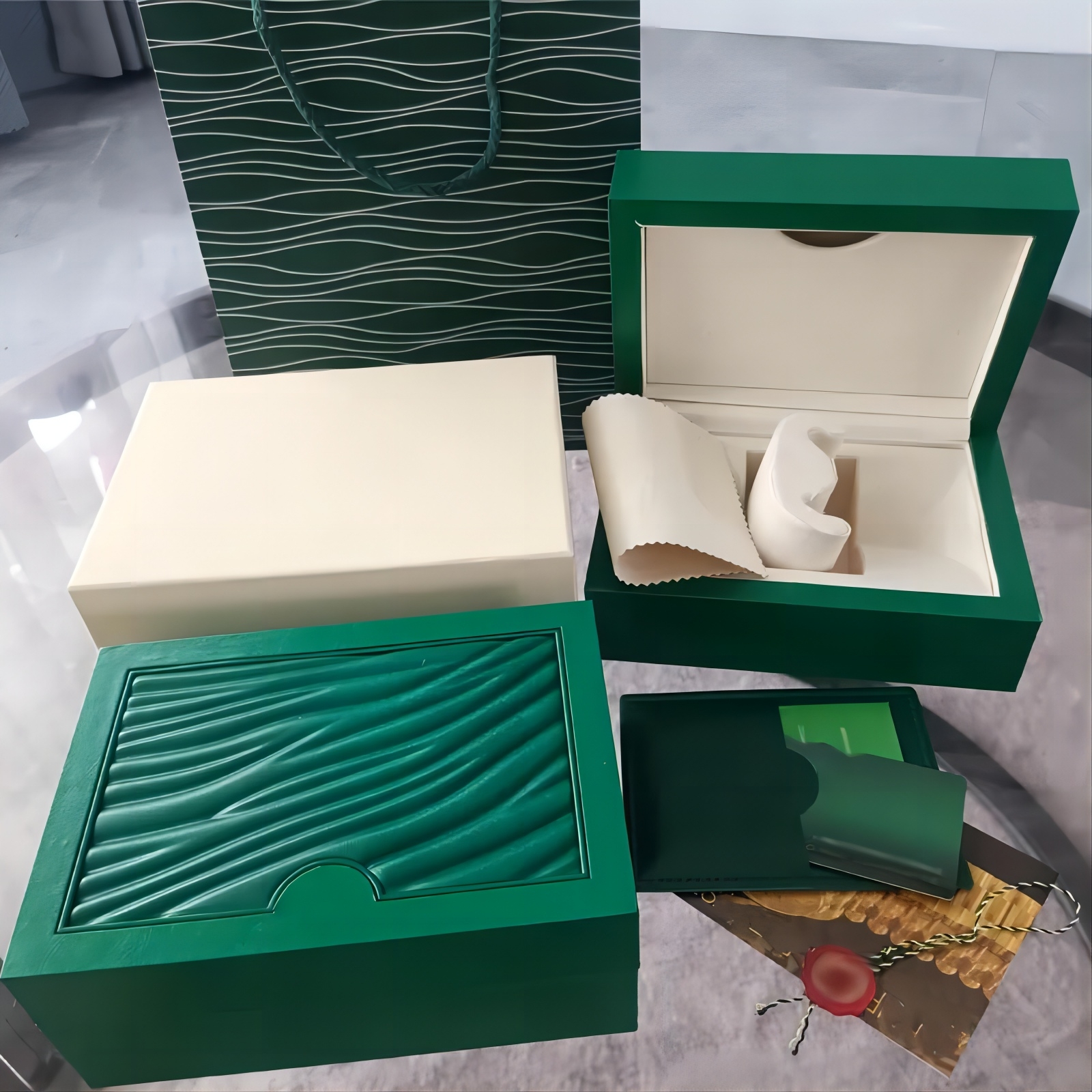 designer mens watches boxes Dark Green Watch Dhgate Box Luxury Gift Woody Case For Watches Yacht watch Booklet Card Tags and Swiss Watches Boxes-image-944315732