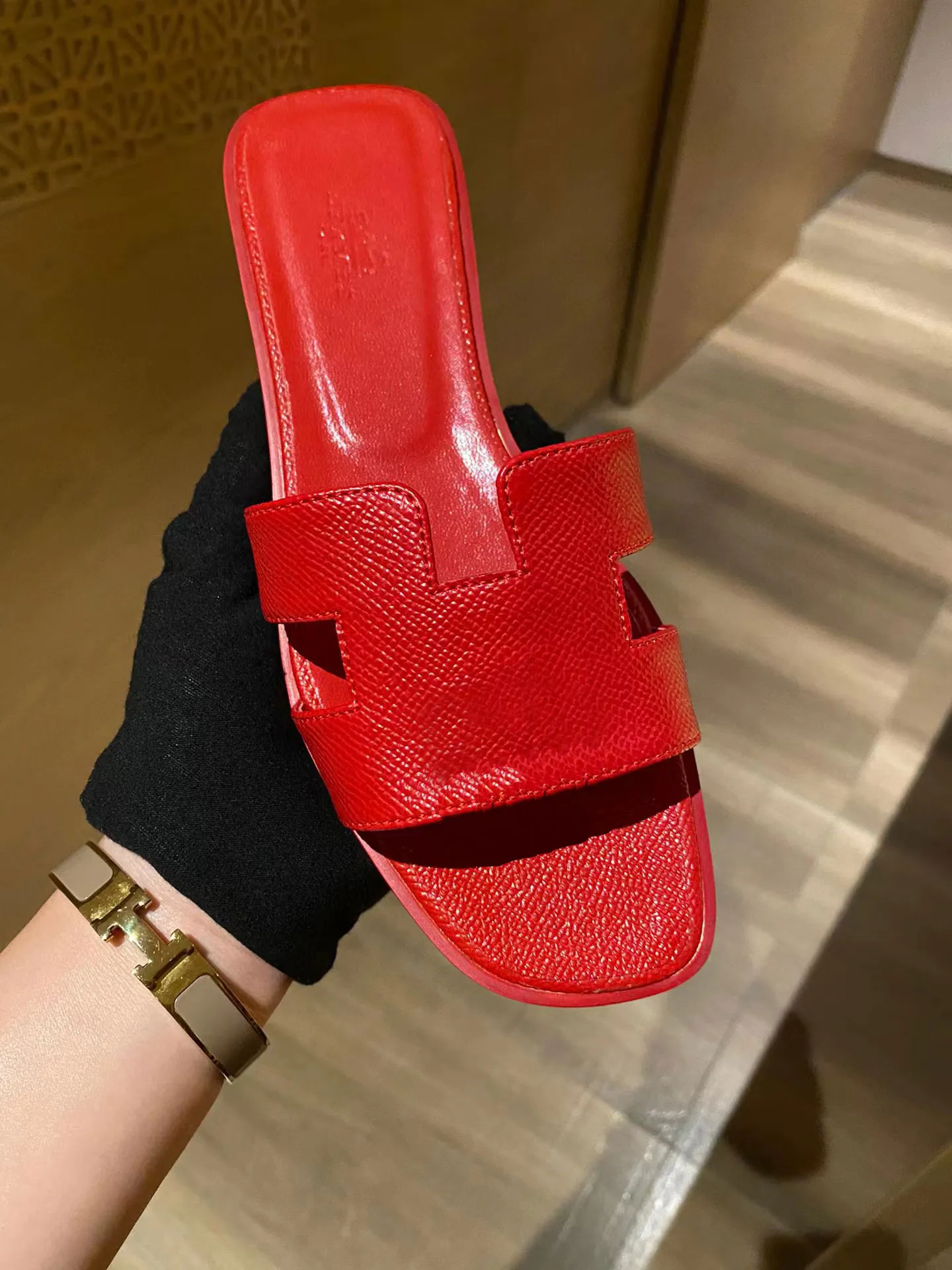 Women's fashion slippers Solid colored plush slippers for winter warmth-image-917641944