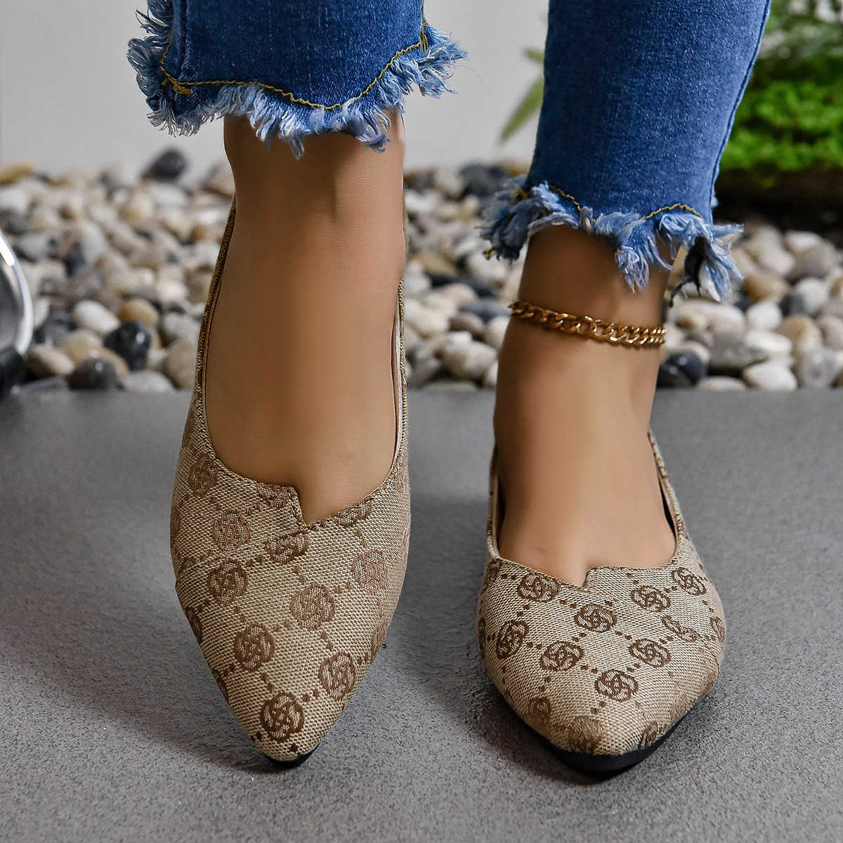 Pantoufles plates brodées à bouche peu profonde pour femmes, chaussures simples, grande taille, semelle souple, pointues, paresseux, T240220, nou