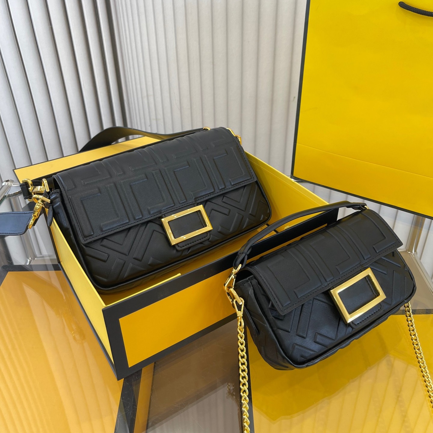 Luxury handbag purse Designer baguette Shoulder bag for Womens mens Leather embossed canvas bags strap top handle fashion satchel Clutch tote chain Cross Body Bag 