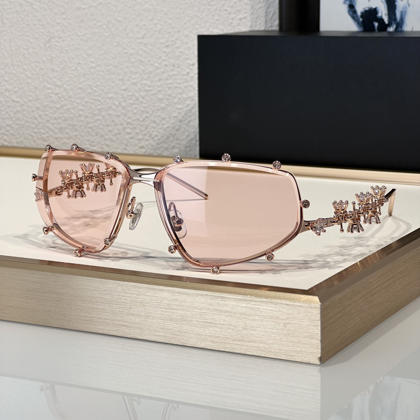 Fashion Sunglasses For Men Women Designer TIARA Metal Jewelry Leg Popular Summer Stylish High Street Leisure Style Anti-Ultraviolet Half Frame Glass