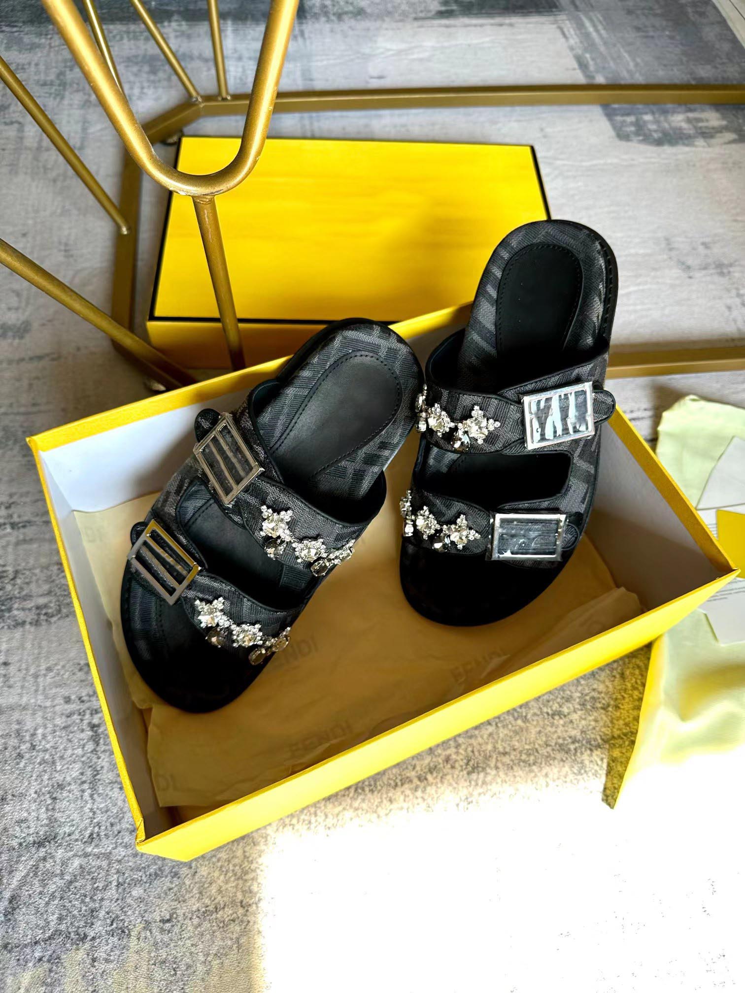 Fashion designer style women sandals luxurious rhinestone flat heel flip flops summer round toe large beach slippers 35-45 with box-image-984253924