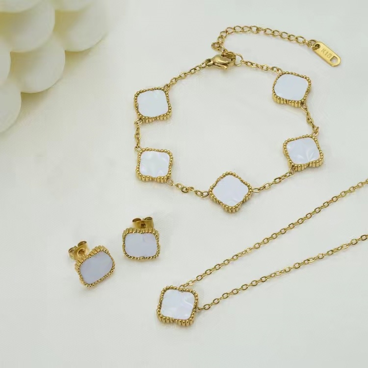 4 Four Leaf Clover Luxury Designer Necklace Jewelry Set Pendant Necklaces Bracelet Stud Earring Women ChristmValentine's Day Birthday Gifts No Box Three-piece Set 