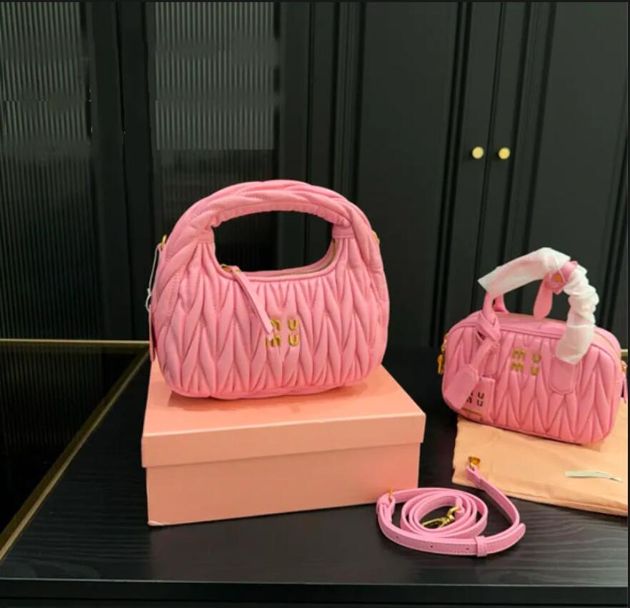 Fashion Wander Matelasse Underarm man Designer bag for woman Leather wrinkle Shoulder Luxury travel Even bags Clutch Purse and handbag armpit cro-image-985137832