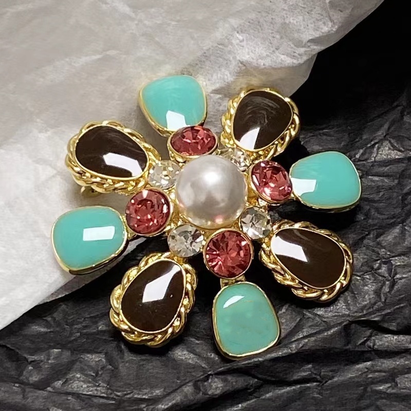 Unisex Pins Brooches Yellow Gold Plated Bling Colorful CZ Designer Letter Brooch Pin for Girls Women for Party Wedding Nice Gift