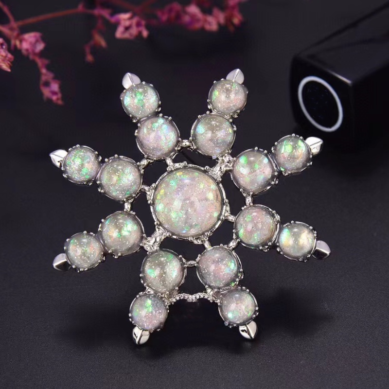 Designer Men Women Pins Brooches High Quality White Gold Plated Bling Stone Luxury Letter Snowflake Brooch Pin for Party Wedding Nice Gift for Frien